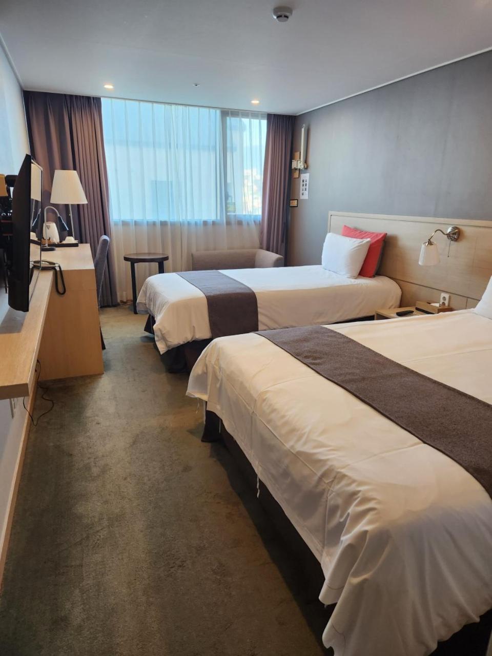 Hotel Shalom Чеджу Екстериор снимка