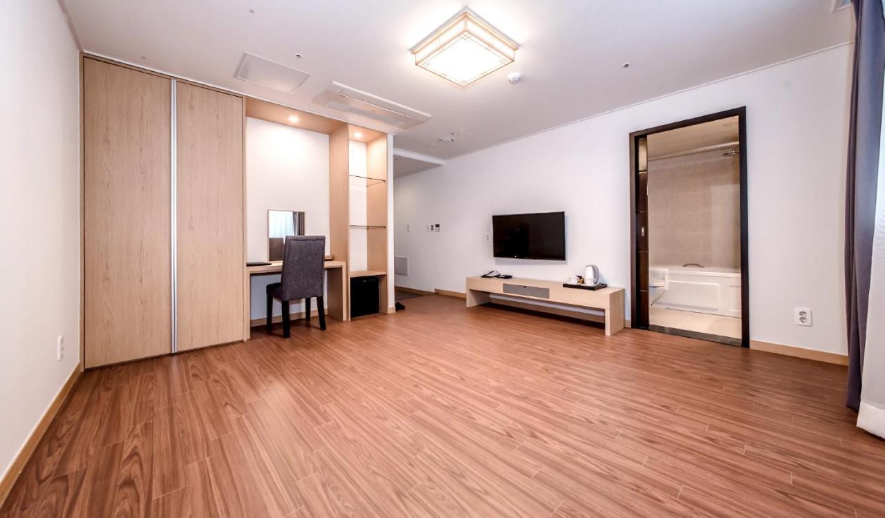 Hotel Shalom Чеджу Екстериор снимка
