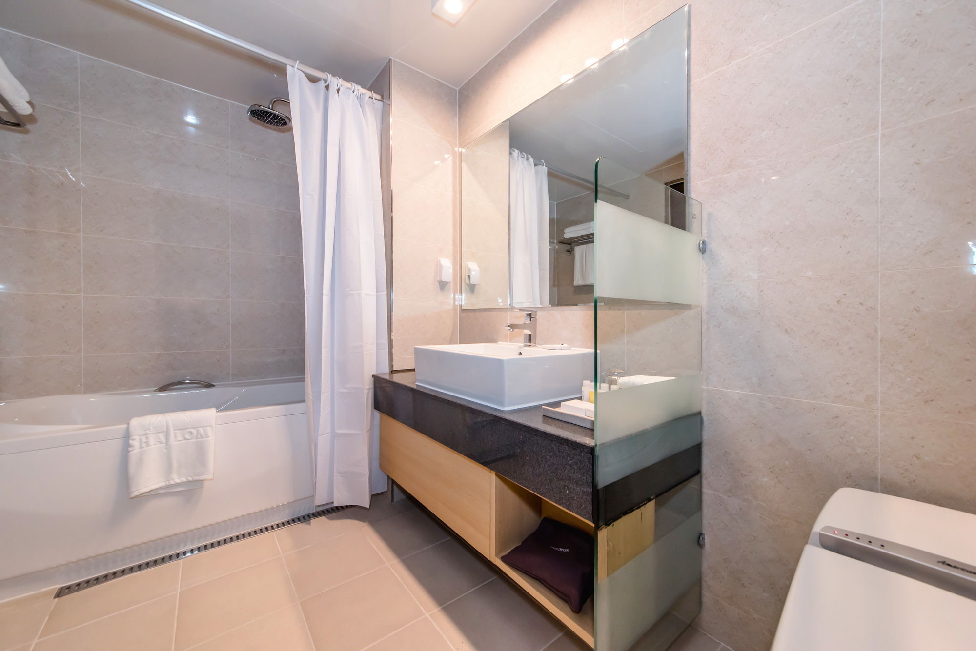 Hotel Shalom Чеджу Екстериор снимка