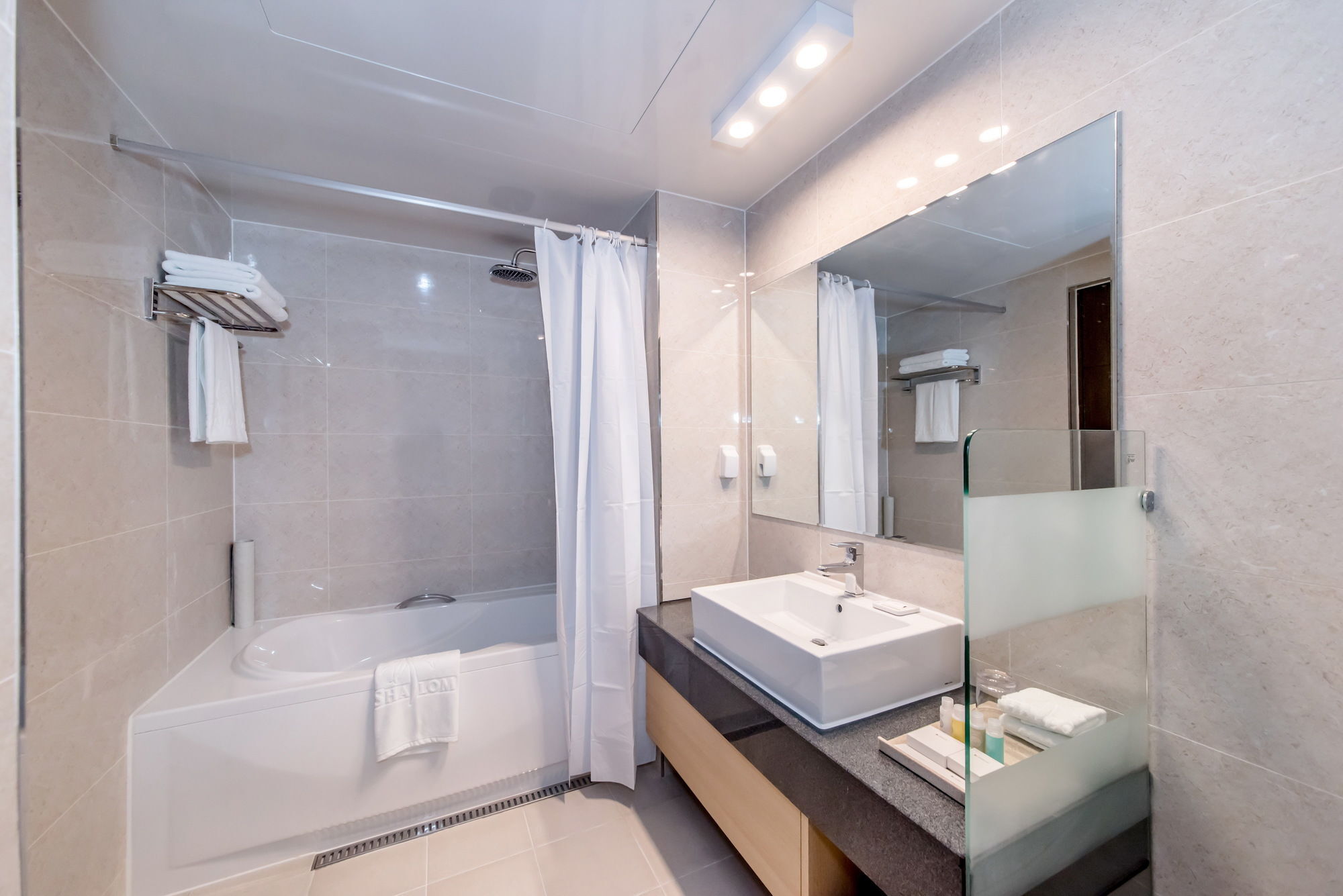 Hotel Shalom Чеджу Екстериор снимка